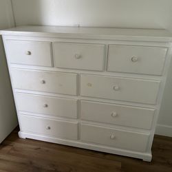 All Wood 9 Drawer Dresser Good Condition