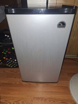 Igloo 3.2 Ft Stainless Steel Mini Fridge