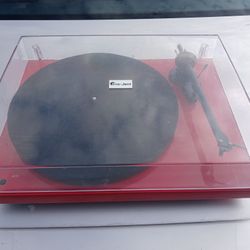 Pro-Ject Turntable