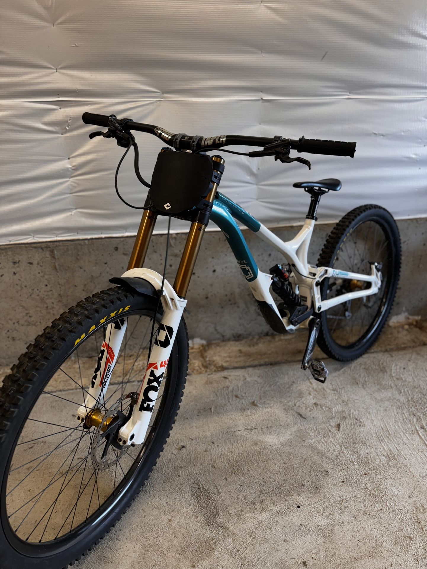 2021 Commencal Supreme Xl