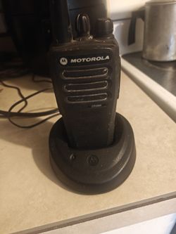 Motorola Cp200d Handheld Radio With Charger