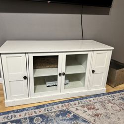 Entertainment Center/TV Stand 