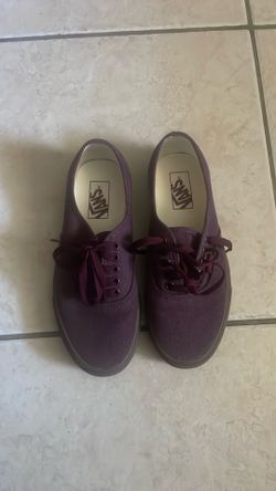 Tennis shoes