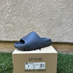 Yeezy Slide Onyx Size 7