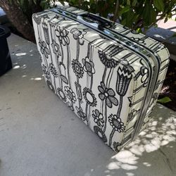 Large hard shell Samsonite Vintage Suitcase / Luggage