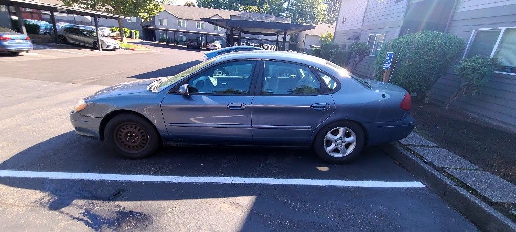 2000 Ford Taurus