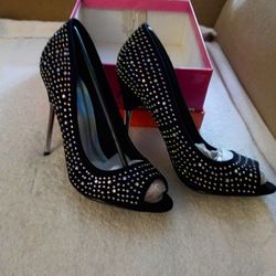 Stylish High Heel Pumps Size 7.5