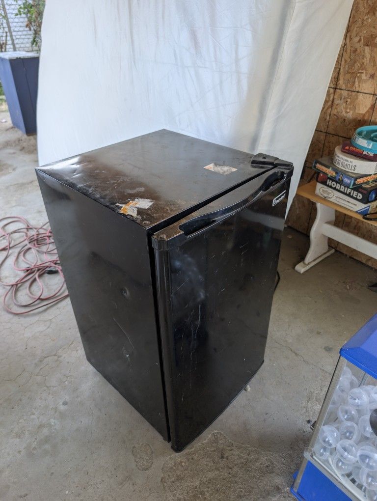 Mini Fridge $25 OBO