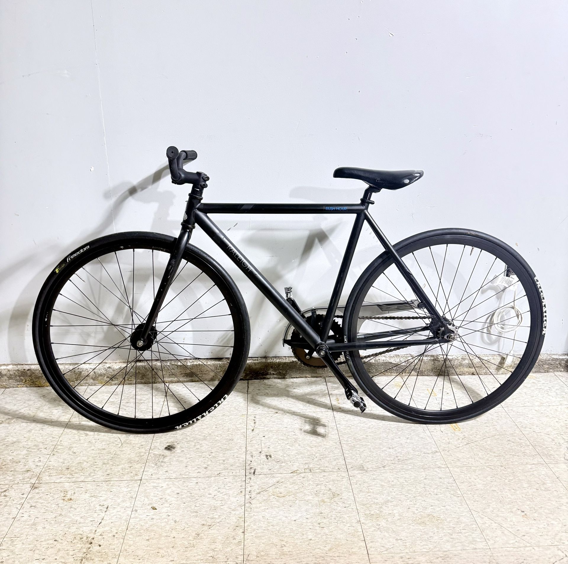 Matte Black Single-Speed / Fixie Bike