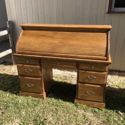 Sturdy Roll-top Desk