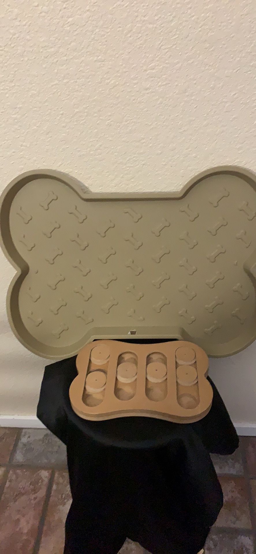 Large (23”) Bella Spill Proof May & Dog Treat Toy