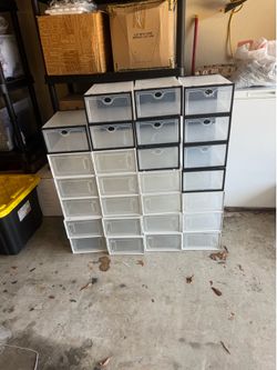 27 clear plastic shoe boxes