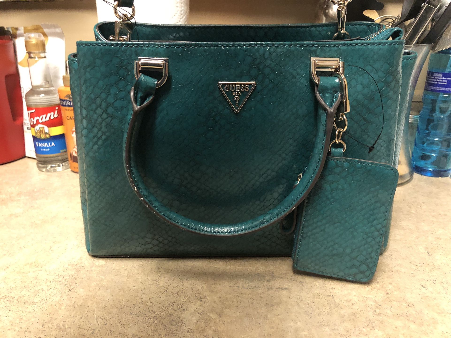 GUESS PURSE