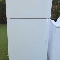 White Frigidaire 15 cu ft top freezer bottom refrigerator