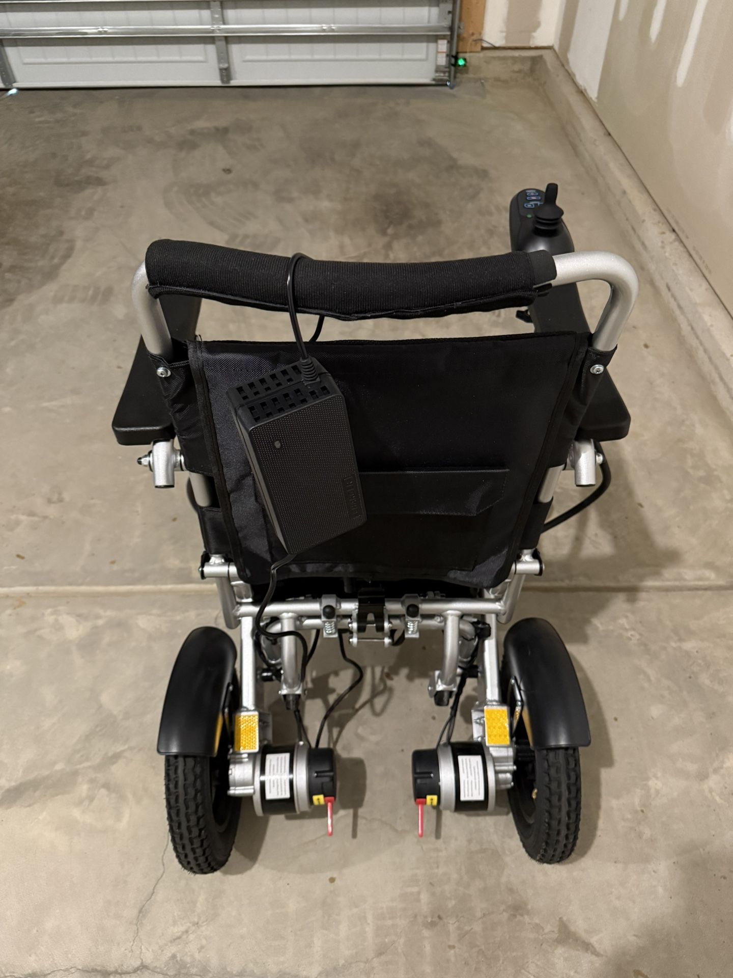 ELECTRIC WHEELCHAIR