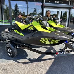 2023 Sea-Doo SPARK TRIXX Jet Skis (2)