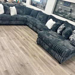  9900 Black Oversized Fabric Sectional. Brand New. 