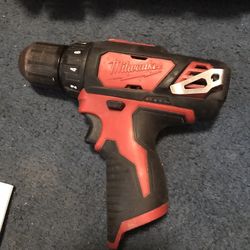 MILWAKEE   M12    Drill     