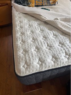 MATRESS AND BASE.  EASTERN KING