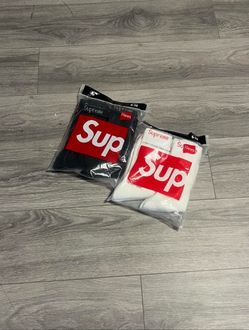 Supreme x Hanes Crew Socks 2-Pack Bundle