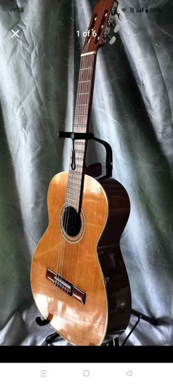 Juan Salvador Modelo 2 Spanish classical guitar with new bag