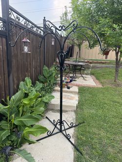 Metal tree for plants
