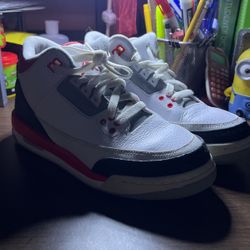 Jordan 3 fire red retro size 7Y