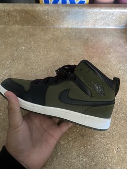 Jordan 1 mids
