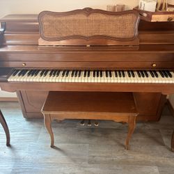 Spinet Piano 