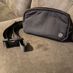 Lululemon 1L Small Bag With Long