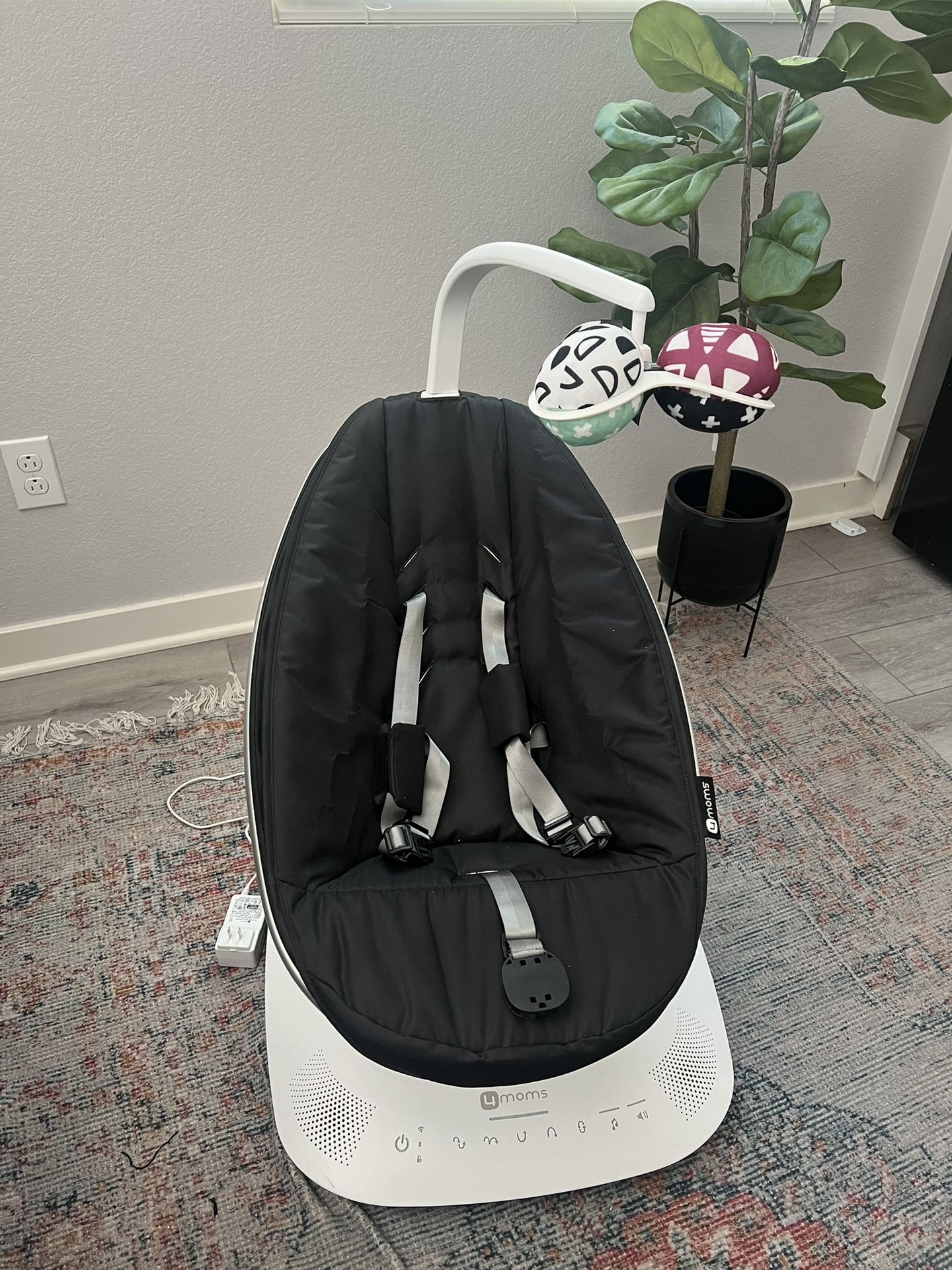 4moms MamaRoo Multi-Motion Baby Swing, Bluetooth Enabled with 5 Unique Motions, Black