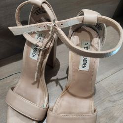 STEVE MADDEN BEIGE HEELS SIZE 5