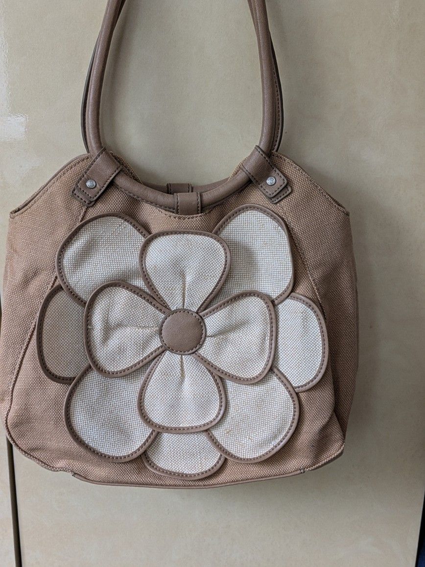 RELIC Women Hand Bag light Brown W/ Oversized Flower Canvas