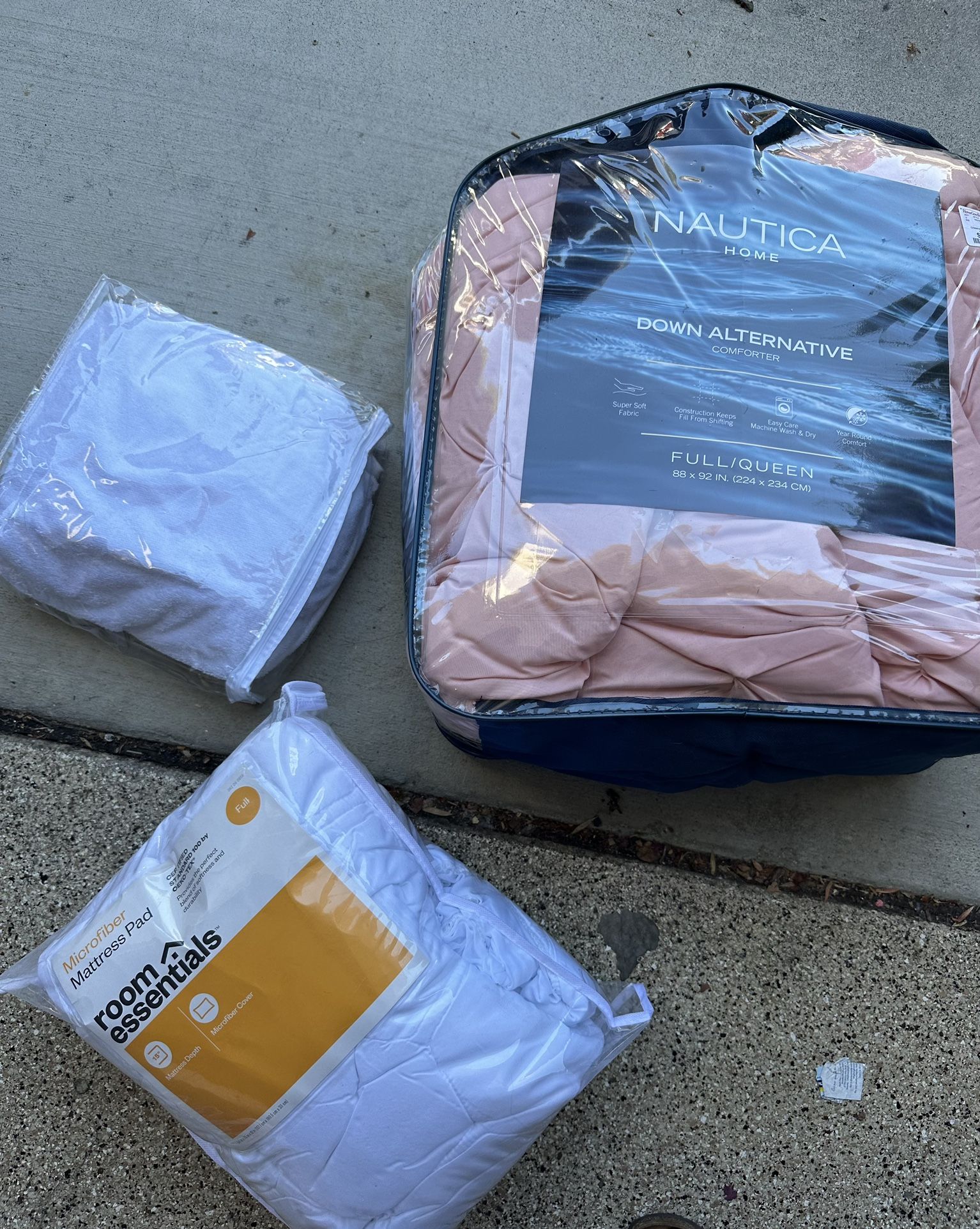 Twin XL Comforter and Sheets