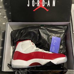Air Jordan 11 Retro Cherry Size 11 
