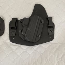 IWB and OWB Holster - S&W 9mm EZ With CT