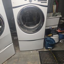 Front Load Wrilrpool Gas Dryer 