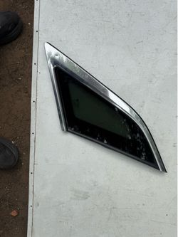 2017-2023 Cadillac XT5 glass