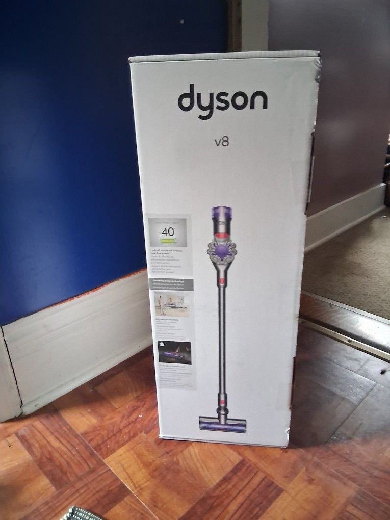 Brand New Dyson V8 Silver