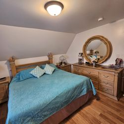 King Bedroom Set. Heavy Dury Wood.