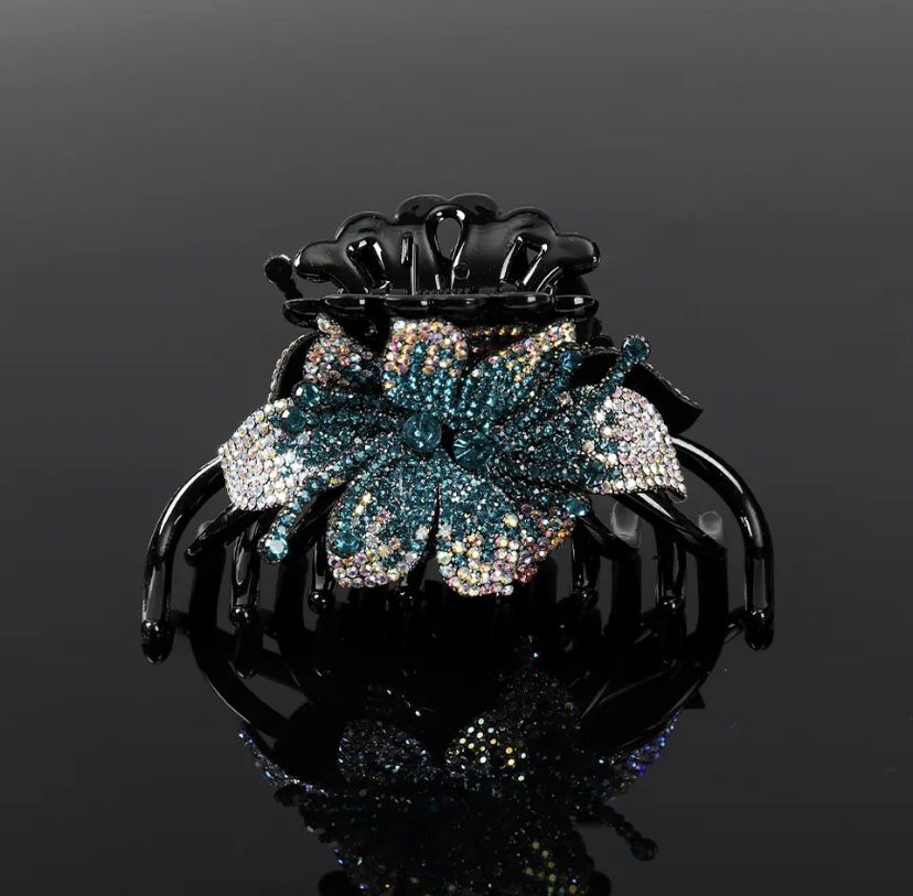 Luxury Rhinestone Flower Hair Claw Shark Hair Clip for Women Korean Dish Up Gripper Hairpin Spider Claw Clip Barrettes Message me if you are interest