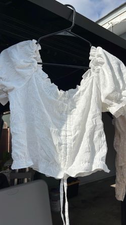 Medium white top