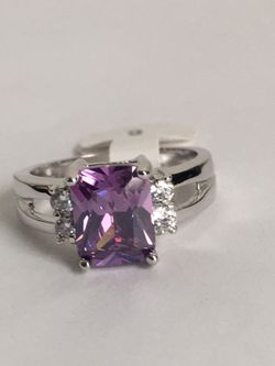 BEAUTIFUL WOMENS RING SIZE 6 😍😍🌺