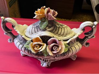 Authentic Vintage Italian Capodimonte porcelain footed soup tureen featuring three-dimensional hand molded porcelain roses and ornate rococo-style scr