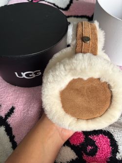 VERY NEW UGG Earmuffs with Box and tag