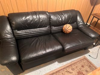 🛋️ Black Leather Couch
