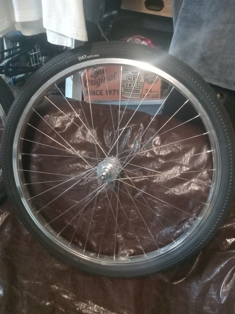 Stock World Tour Complete Set 29r Rims. I Have The Pair Never Rode On Them With New vans Tires.