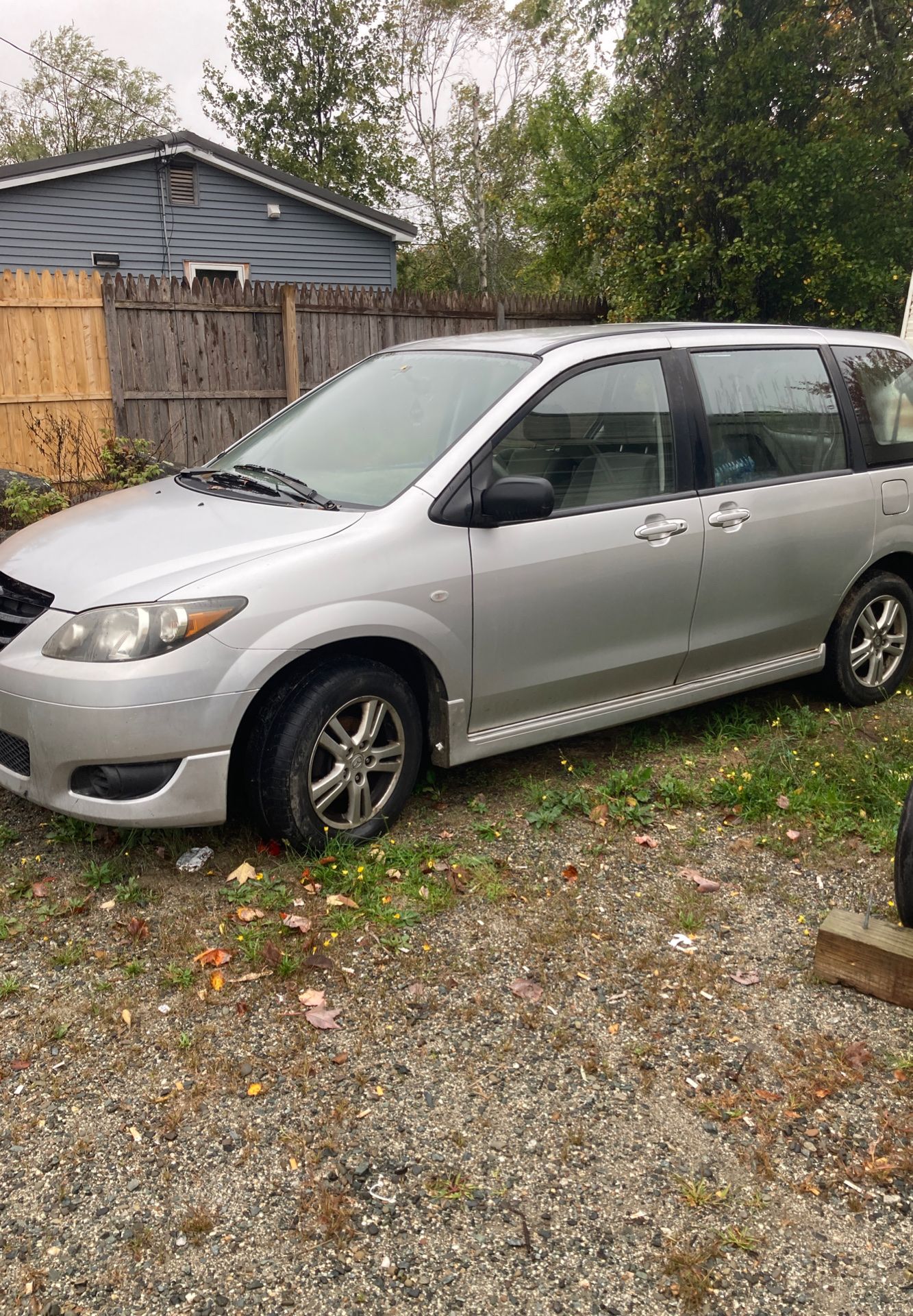 2004 Mazda MPV