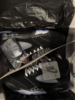 Jordan 5 Black Metallic Reimagined 