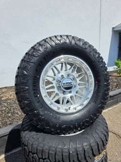18" KMC w/ 35x12.50R18 RT tires